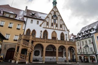 Amberg po útocích žadatelů o azyl střeží domobrana, píší v Německu - Novinky